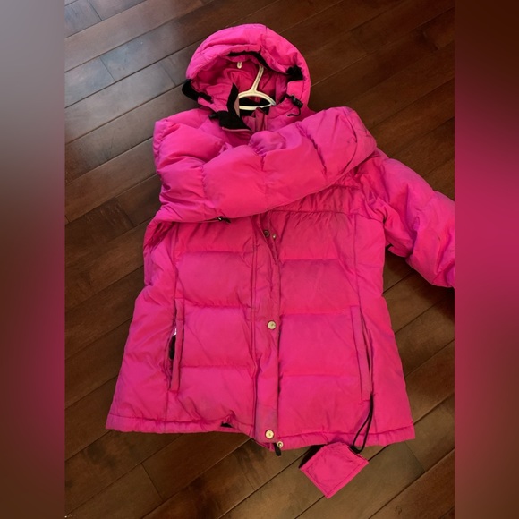 Calvin Klein winter puffer. Slim & stylish! Super warm. Statement piece. - Picture 2 of 6